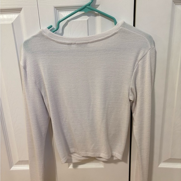 White aritzia long sleeve - Picture 3 of 4